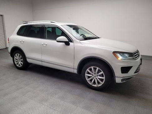 Used 2016 Volkswagen Touareg Sport image 11