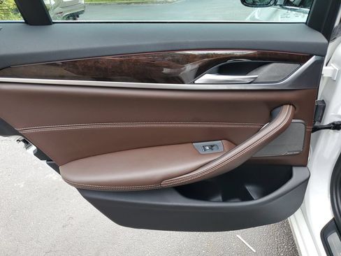 Used 2018 BMW 540i xDrive AWD/4WD image 12