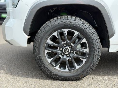 Used 2024 Toyota Tundra Limited AWD/4WD image 9