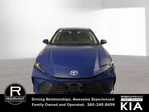 Used 2025 Toyota Camry LE image 3