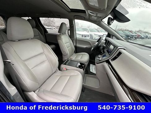 Used 2020 Toyota Sienna XLE image 37