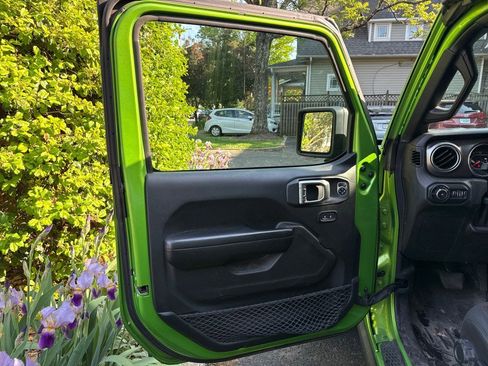 Used 2019 Jeep Wrangler Unlimited Rubicon AWD/4WD image 10