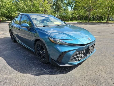 Used 2025 Toyota Camry SE FWD image 8