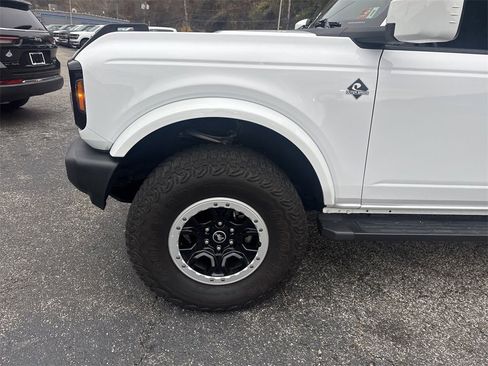 Used 2023 Ford Bronco Outer Banks image 9