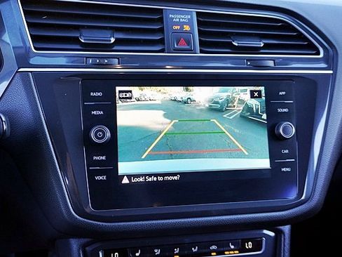 Used 2021 Volkswagen Tiguan SE image 26