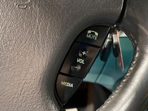 Used 2002 Ford Thunderbird Deluxe image 22