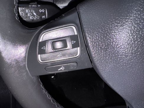 Used 2017 Volkswagen Tiguan S image 36