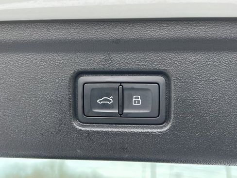 Certified 2025 Audi S6 e-tron Prestige w/ 21" Black Optic Package image 18