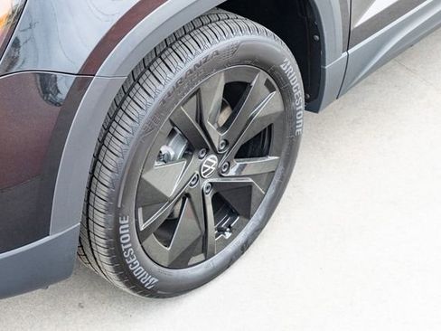 New 2026 Volkswagen Taos SE FWD image 12