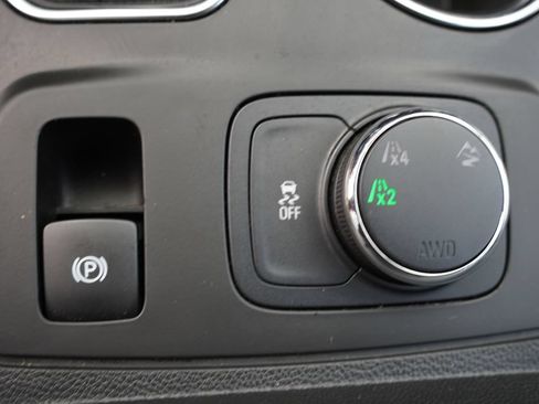 Used 2021 Chevrolet Traverse LS AWD/4WD image 28