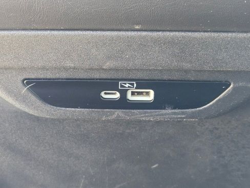 Used 2024 Chrysler Pacifica Limited FWD image 18