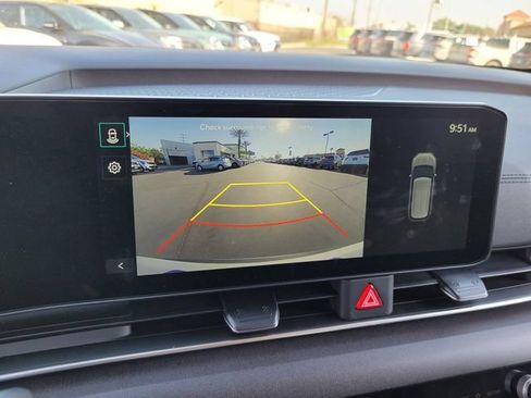 New 2026 Kia Carnival EX FWD image 10