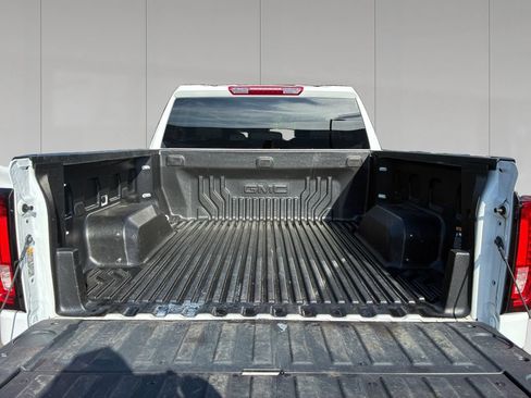 Used 2026 GMC Sierra 1500 SLT AWD/4WD image 19