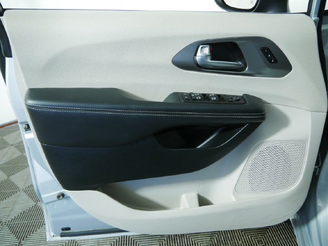 Certified 2023 Chrysler Pacifica Touring-L w/ Uconnect Theater Family Group AWD/4WD image 19