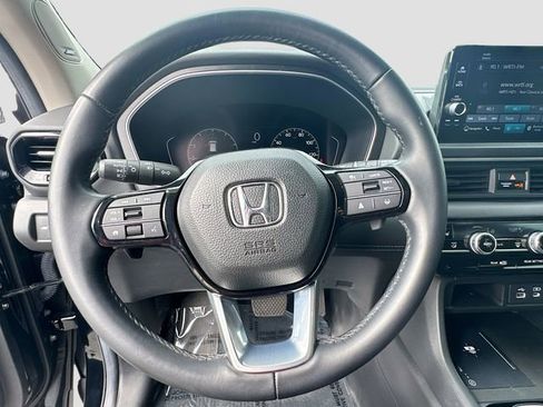 Certified 2025 Honda Pilot Touring image 14