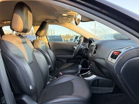 Used 2018 Jeep Compass Latitude w/ Popular Equipment Group image 19