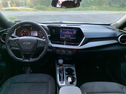 Used 2024 Chevrolet Trax RS w/ Driver Confidence Package image 12