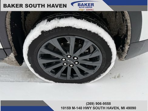 Used 2023 Chevrolet Traverse RS image 4