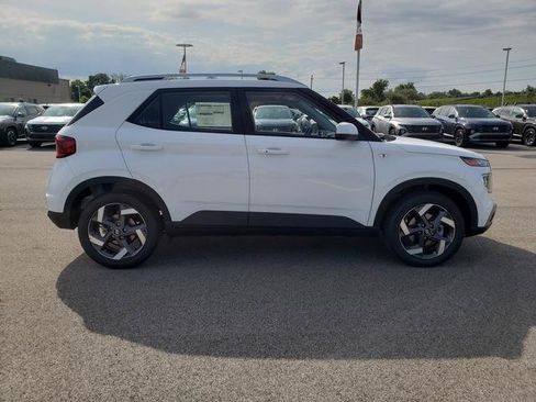 New 2025 Hyundai Venue SEL image 4