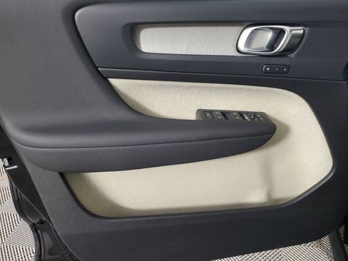 Certified 2025 Volvo XC40 B5 Plus image 21
