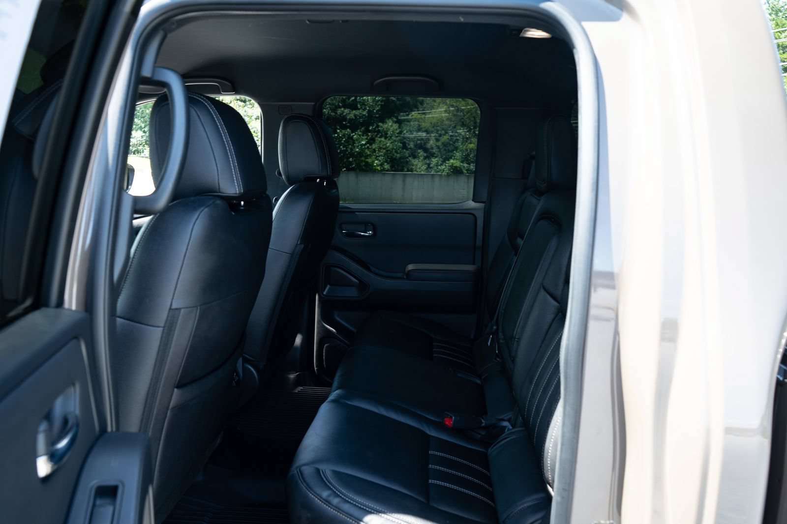 Used 2023 Nissan Frontier PRO-4X w/ Pro Convenience Package AWD/4WD image 18