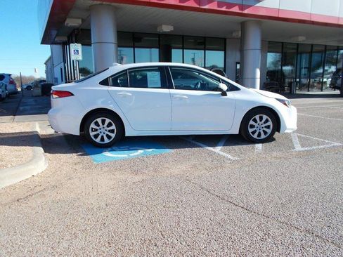 Used 2025 Toyota Corolla LE image 6