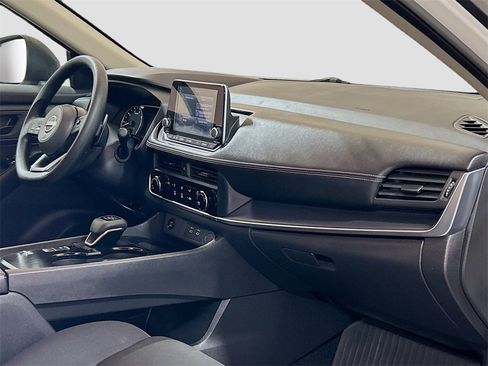 Used 2024 Nissan Rogue S image 25