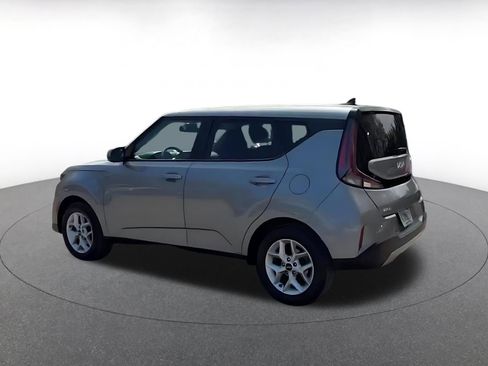 Used 2025 Kia Soul LX w/ LX Technology Package FWD image 10