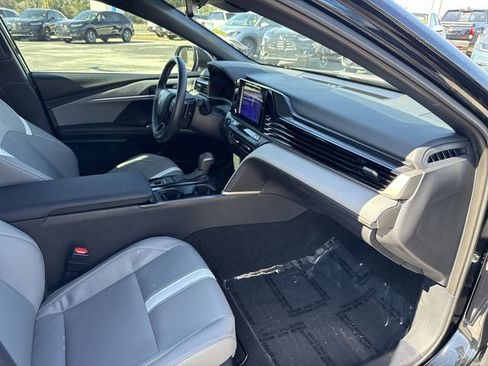 Used 2025 Toyota Camry SE w/ Convenience Package image 18