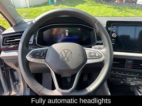 Used 2025 Volkswagen Jetta SE FWD image 13