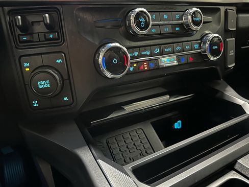 Used 2024 Ford F250 Lariat w/ Black Appearance Package image 39