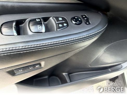 Used 2016 Nissan Murano Platinum w/ Platinum Technology Package FWD image 23