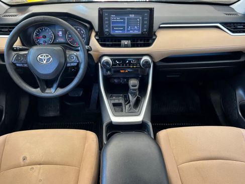 Used 2021 Toyota RAV4 LE FWD image 3