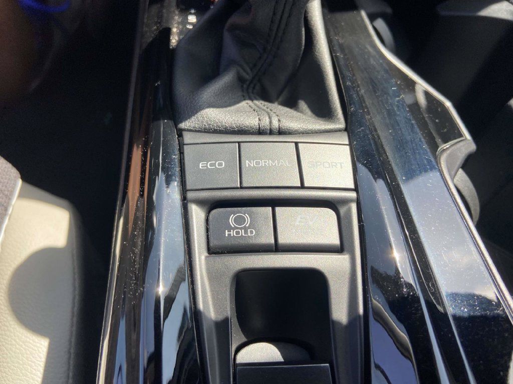 Used 2025 Toyota Camry XLE FWD image 26