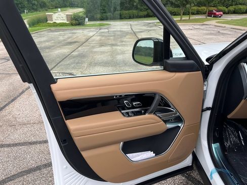 New 2026 Land Rover Range Rover Long Wheelbase SE AWD/4WD image 10