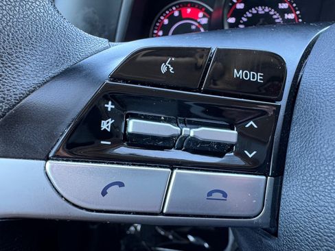 Certified 2022 Hyundai Elantra SEL image 17