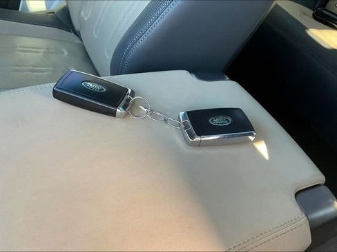 Used 2022 Land Rover Defender 90 X-Dynamic S image 11