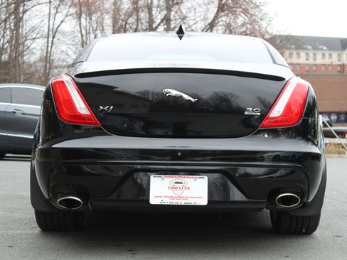 Used 2017 Jaguar XJ R-Sport image 5