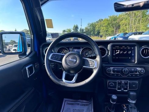 Used 2022 Jeep Wrangler Unlimited Sahara w/ LED Lighting Group AWD/4WD image 21