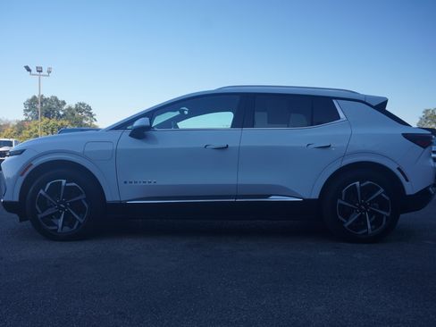 Used 2025 Chevrolet Equinox EV LT w/ Convenience Package image 6