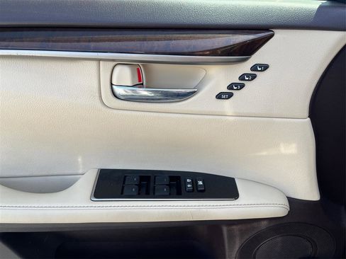 Used 2016 Lexus ES 350 w/ Luxury Package w/Wood Trim FWD image 20