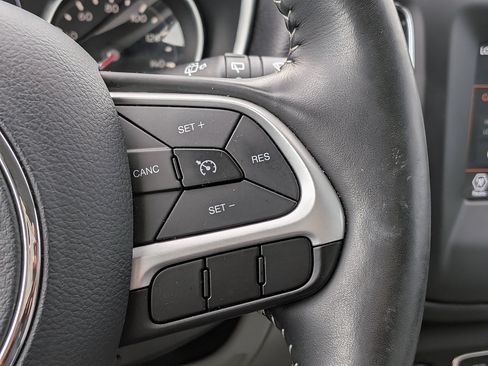 Used 2020 Jeep Compass Latitude w/ Cold Weather Group AWD/4WD image 24