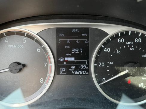 Used 2021 Nissan Versa S FWD image 16