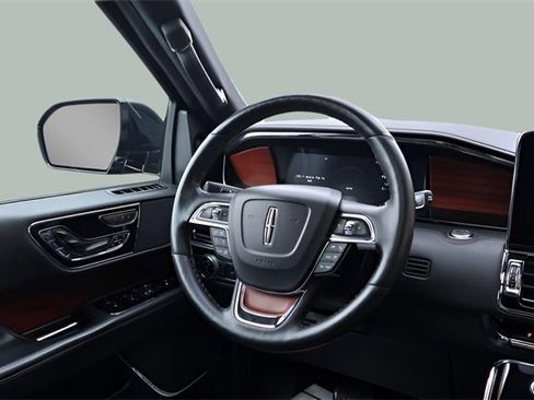 Used 2021 Lincoln Navigator Reserve image 16