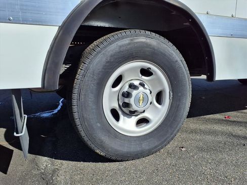 New 2024 Chevrolet Express 3500 w/ Power Convenience Package image 23