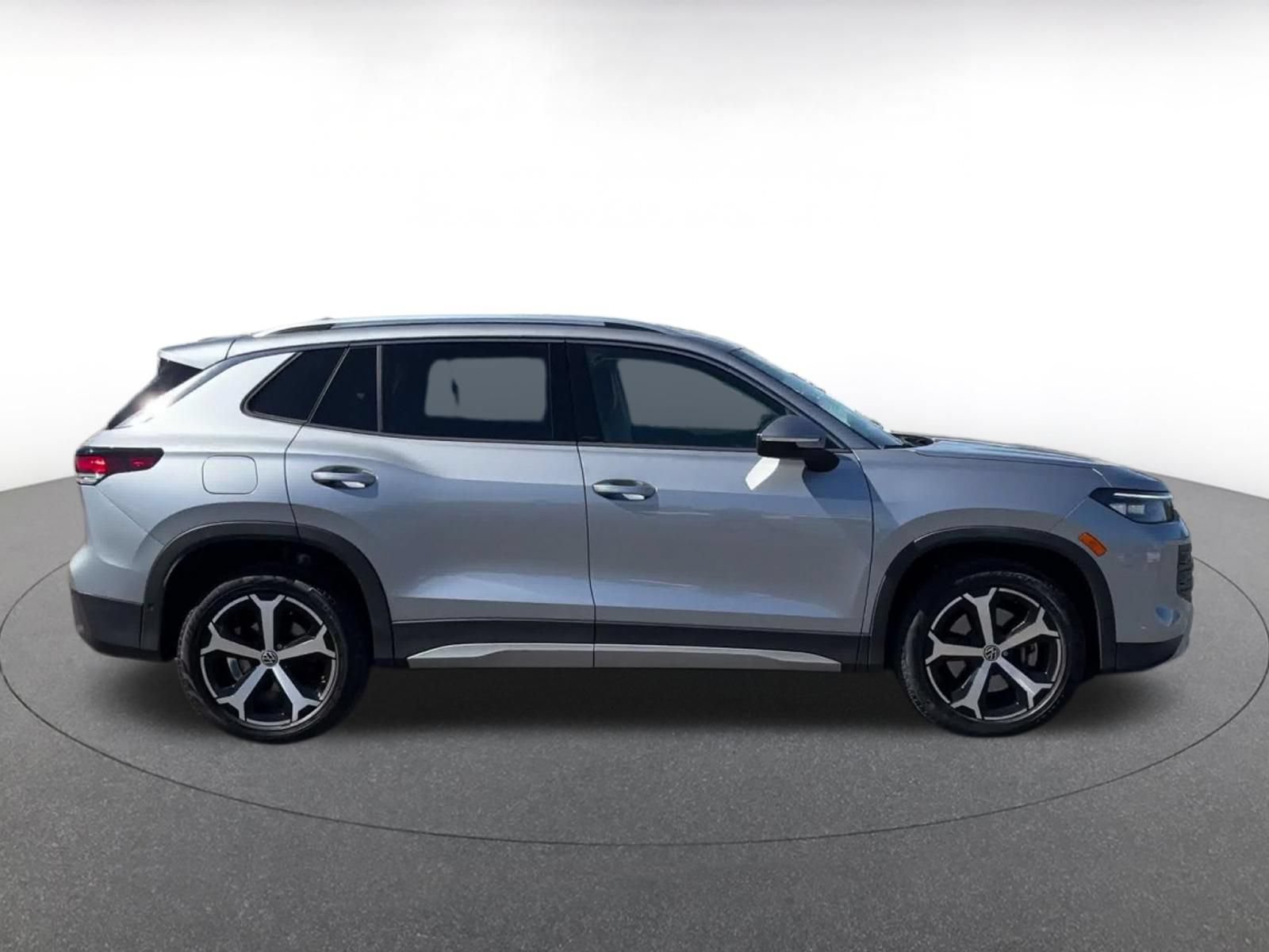 Used 2026 Volkswagen Tiguan SE AWD/4WD image 15