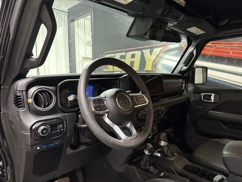 Used 2024 Jeep Wrangler Unlimited Sahara image 5