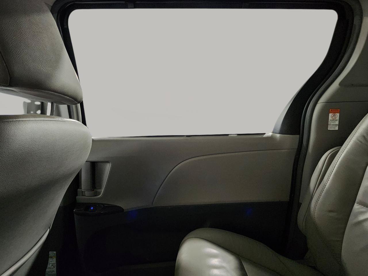 Used 2017 Toyota Sienna XLE AWD/4WD image 31