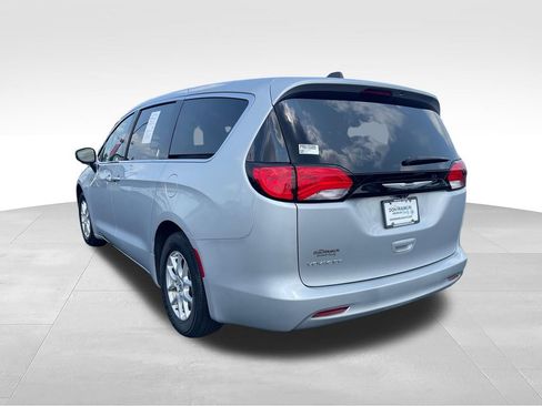 Used 2023 Chrysler Voyager LX FWD image 4