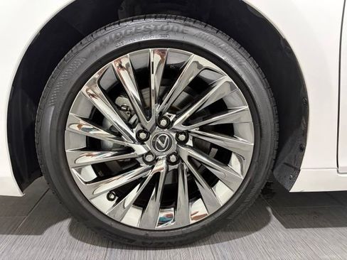 Used 2025 Lexus ES 300h Ultra Luxury w/ Accessory Package (Z1) FWD image 22